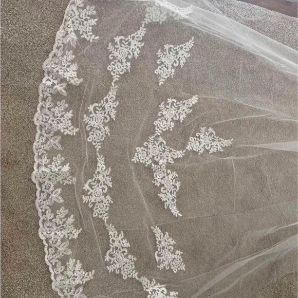 Beautiful lace veil 💕 - Picture 7 of 7